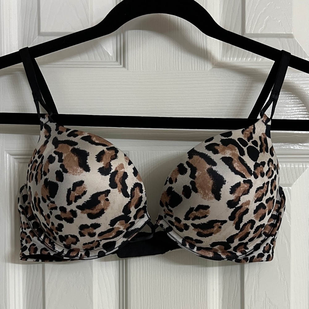 Victoria’s Secret bra size 36B, good condition pre-owned.